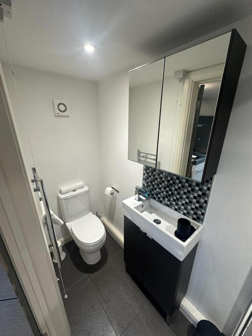 Chic & Trendy Studio Cardiff Bagian luar foto