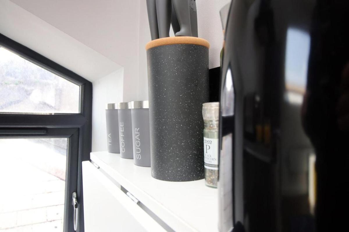 Chic & Trendy Studio Cardiff Bagian luar foto