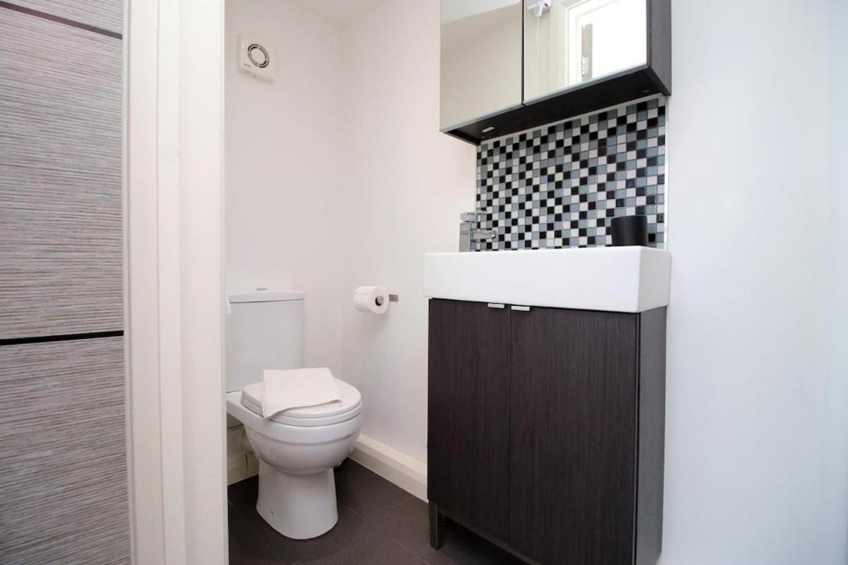 Chic & Trendy Studio Cardiff Bagian luar foto